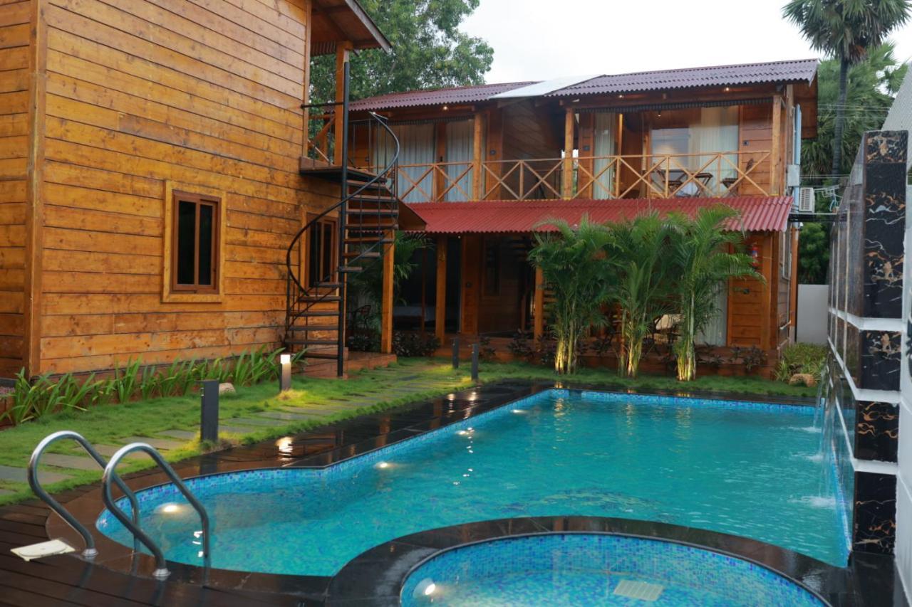Wooden Ecr Sea Resort Puducherry Exterior foto