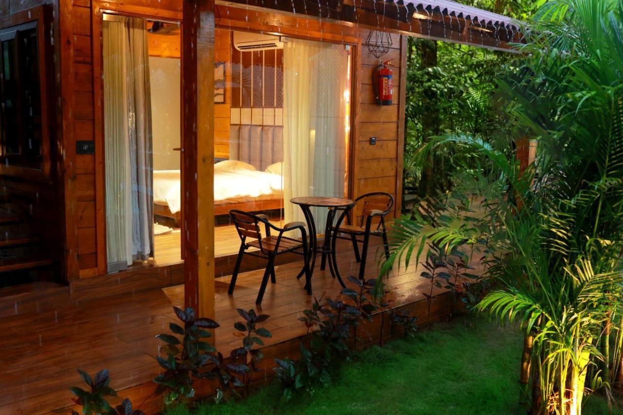 Wooden Ecr Sea Resort Puducherry Exterior foto