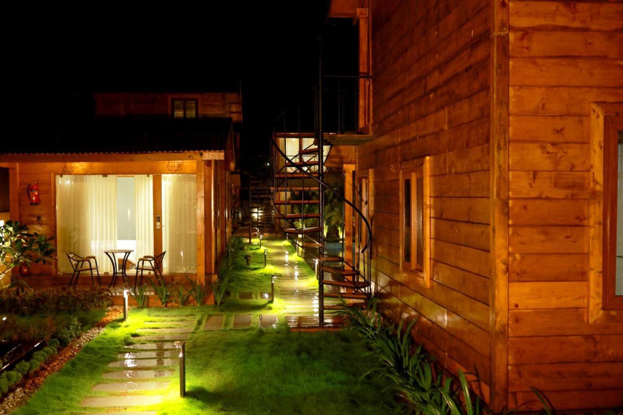 Wooden Ecr Sea Resort Puducherry Exterior foto