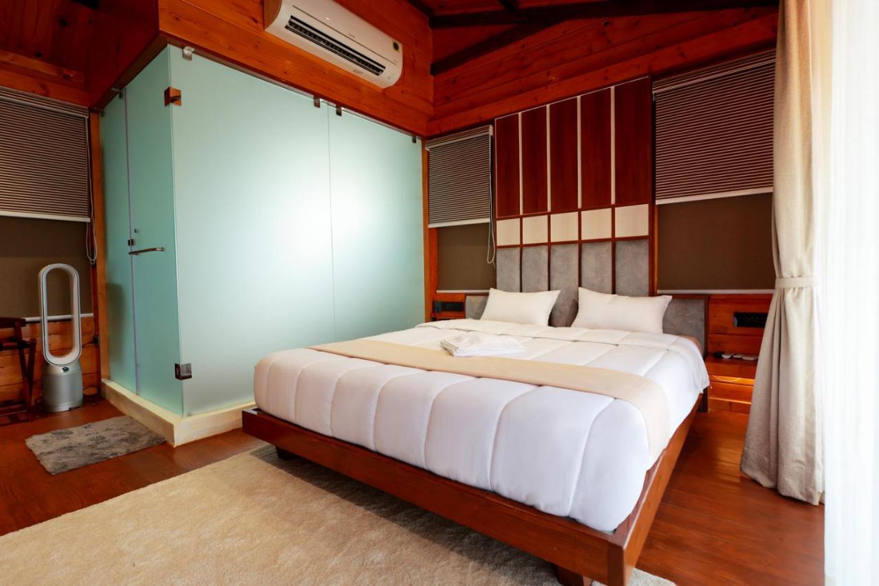 Wooden Ecr Sea Resort Puducherry Exterior foto