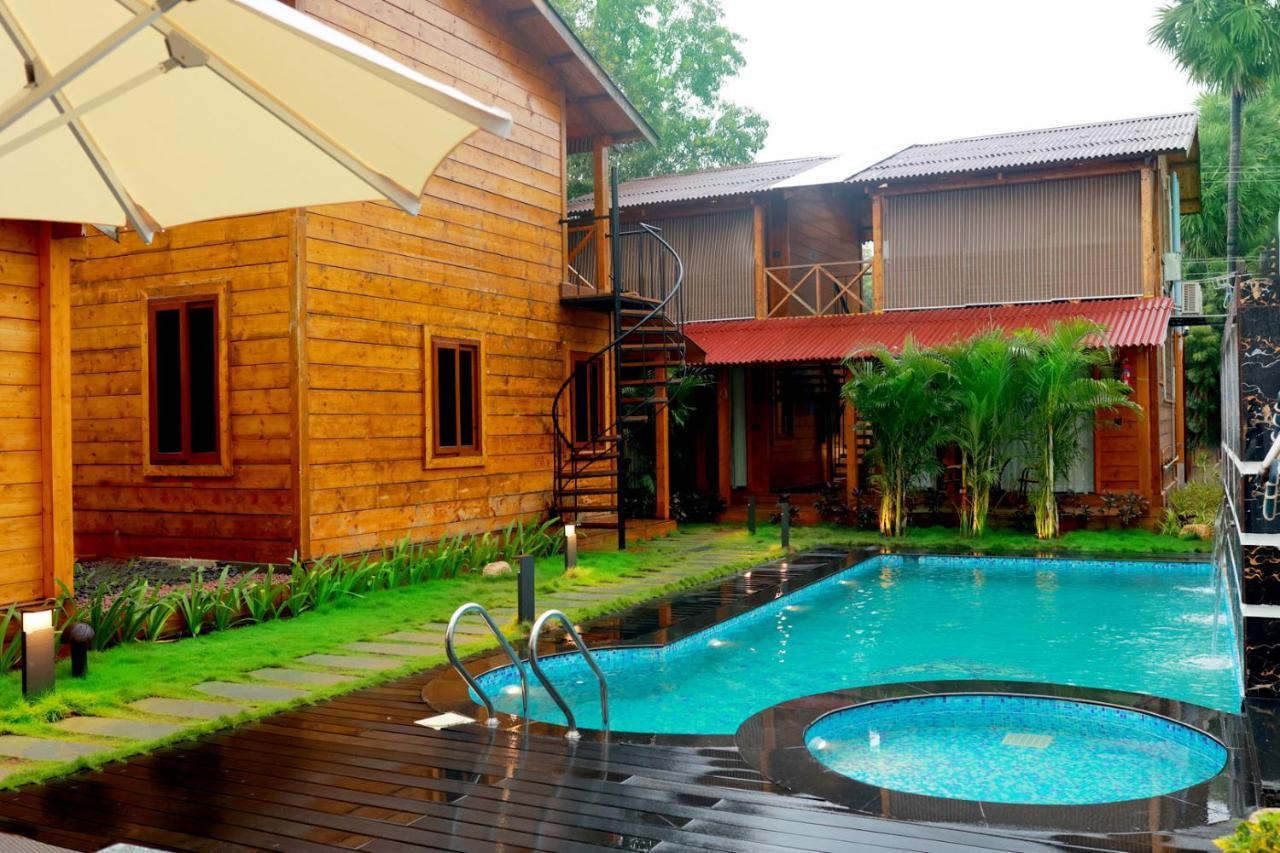 Wooden Ecr Sea Resort Puducherry Exterior foto